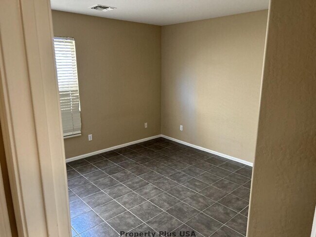 Foto del edificio - "Charming 3-Bed Oasis with 2 Baths in Maricopa – Cozy 1,276 Sq Ft Haven!"