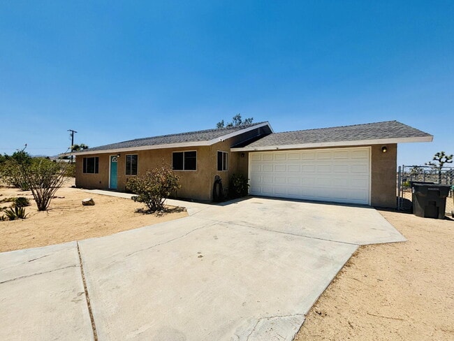 Building Photo - Charming 3-Bedroom with 2 Full Baths on th...