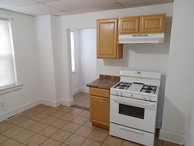 Kitchen - 2437 Sycamore St