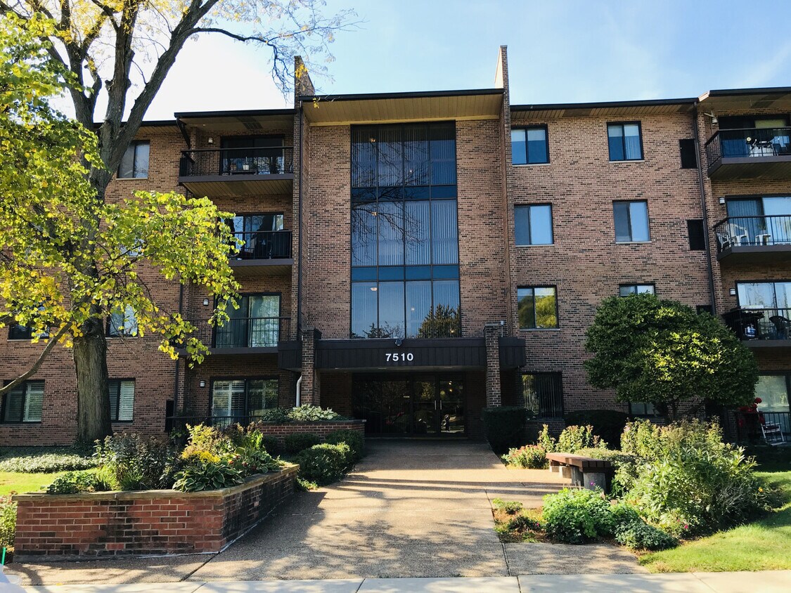 Foto principal - 7510 Farmingdale Dr