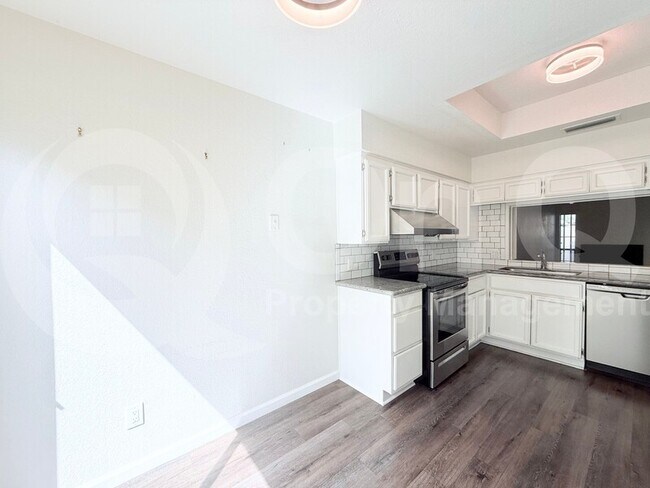 Building Photo - 6238 N 30th Pl