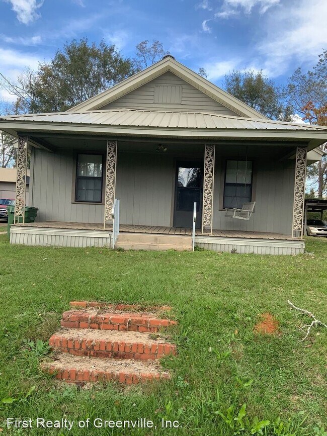 Building Photo - 3 br, 1 bath House - 110 Lucille St.