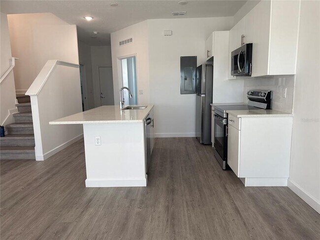 Building Photo - 420 Famagusta Dr