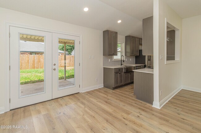 Foto del edificio - 122 Pebble Beach Dr