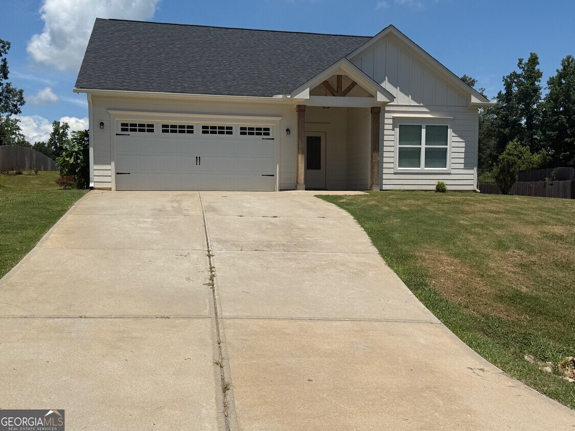 Primary Photo - 348 North Point Cir