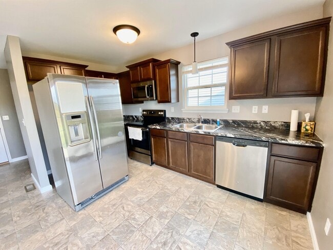 Building Photo - 27508 Forest Ridge Dr