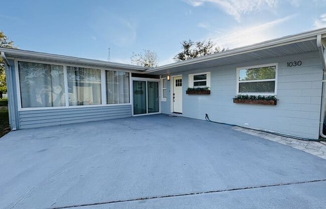 Foto del edificio - Spacious 4-bedroom 2-bathroom pool home