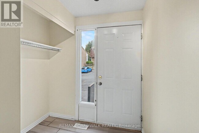 Building Photo - 912 Elmsmere Rd