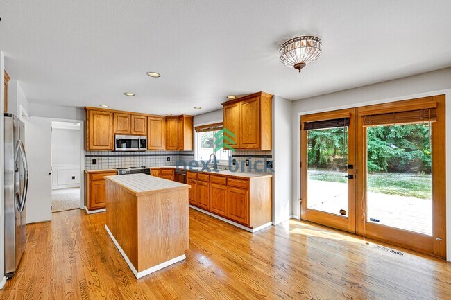 Foto del edificio - Beautiful 4 Bed 2.5 Bath single family hou...