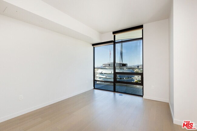 Foto del edificio - 1755 Argyle Ave