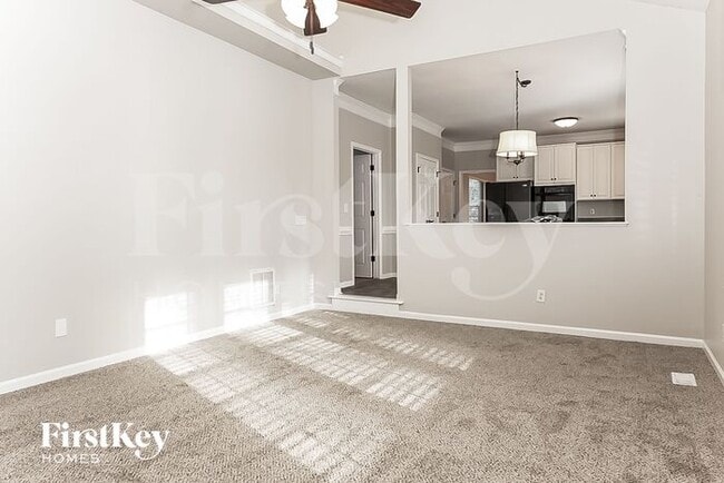 Building Photo - 5388 Beechmont Dr