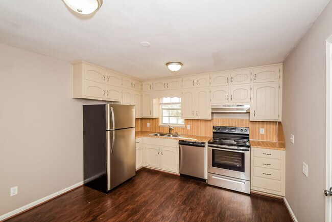 Building Photo - 5270 Jean Dr