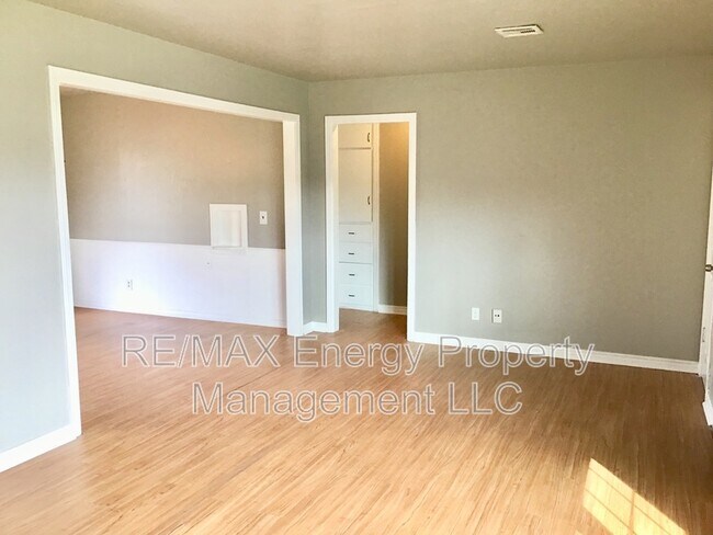 Building Photo - 2849 Cambridge Ct