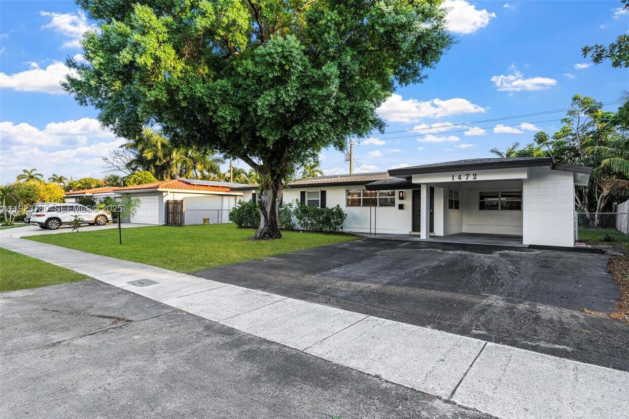 Foto principal - 1472 NE 62nd St