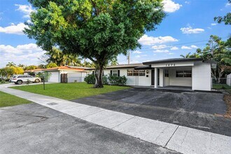 Building Photo - 1472 NE 62nd St