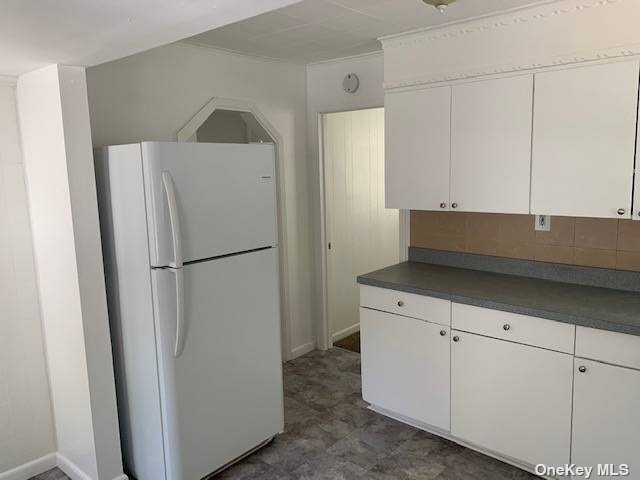 Building Photo - 145 Cedar Rd E