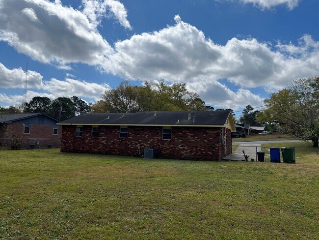 Foto del edificio - **AVAILABLE NOW**4 Bedroom / 1.5 Bathroom Home for Rent in East Columbus, GA***