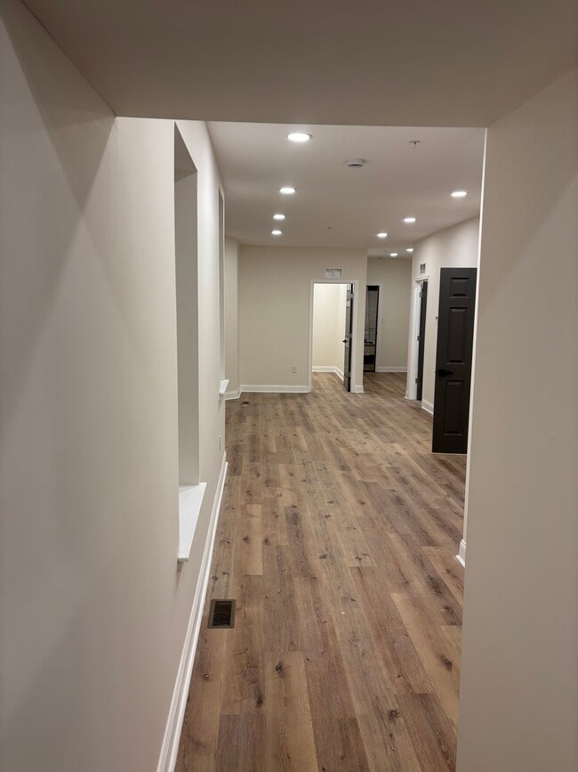 Building Photo - 137 W Washington Ln