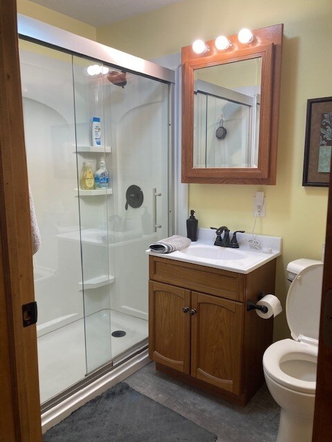 Baño 203 Arce - 403 N Maple St