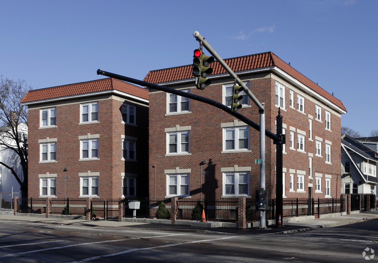 300306 Elmwood Ave, Providence, RI 02907 Apartments in Providence
