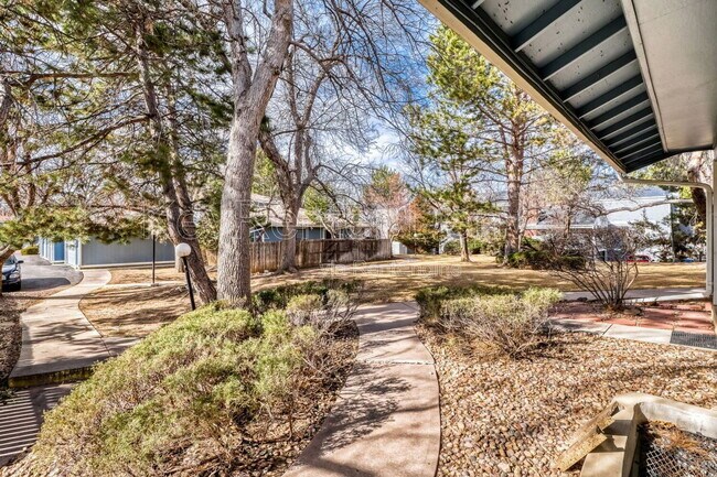 Foto del edificio - 11635 E Cedar Ave