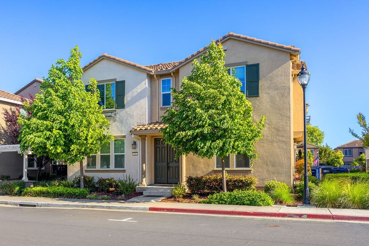 Primary Photo - 5Bed/3Ba Home in Quiet Hayward Community w...