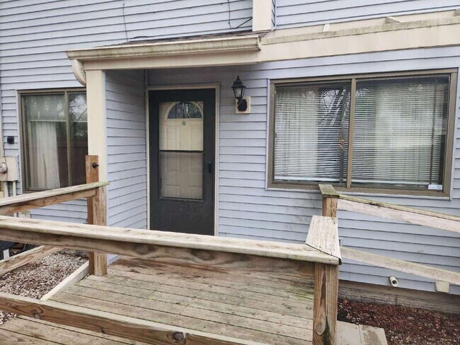 Foto del edificio - 926 Breezewood Cir