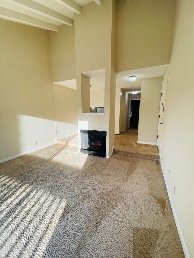 1 bedroom upstairs unit in Walnut Park - 1 bedroom upstairs unit in Walnut Park Apartment