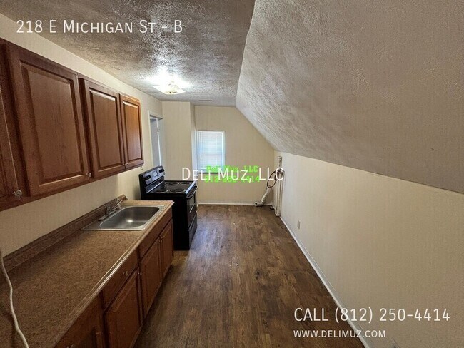 Foto del edificio - 218 E Michigan St