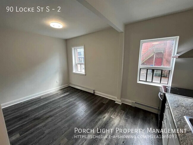Photo du bâtiment - Locke St S - Unit 2 Private Laundry, Parking and AC