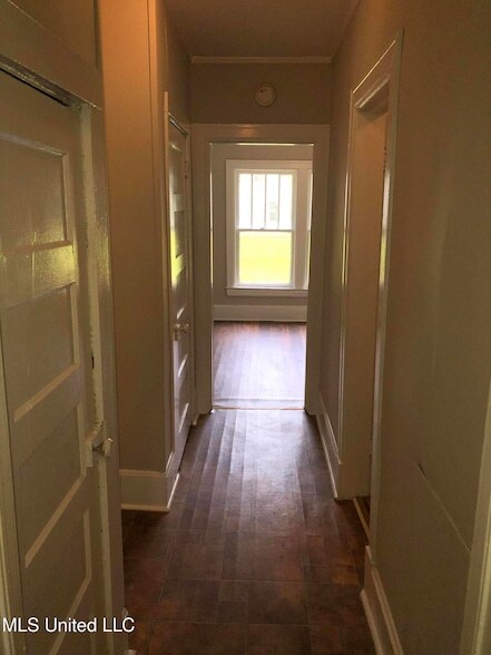 Building Photo - 495 Woodruff St