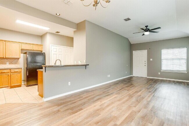 Foto del edificio - Charming 3-Bed, 2-Bath Duplex in Burleson