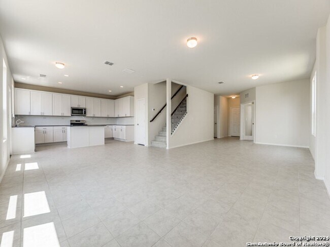 Foto del edificio - 27230 Holly Grape