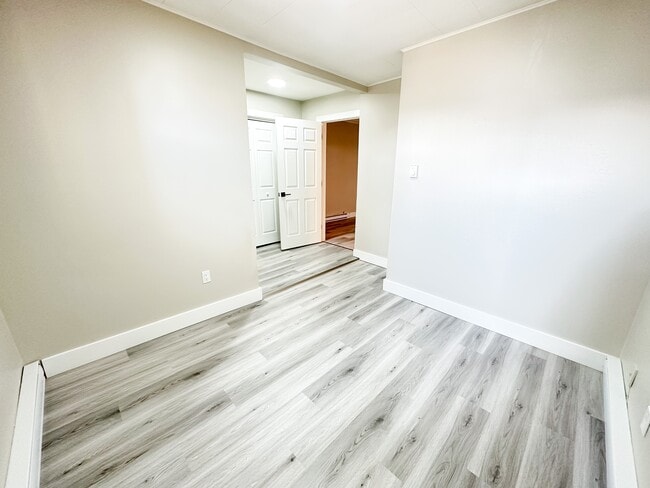 Building Photo - 140 Adelaide St