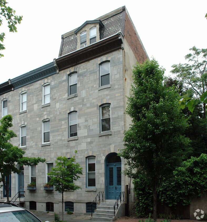 Primary Photo - 2211 Locust St