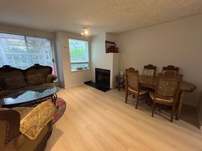 Photo du bâtiment - 795 8th Av W
