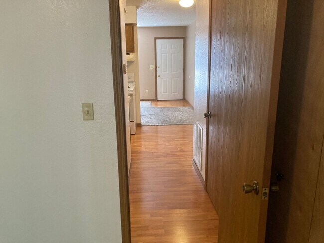 Foto del edificio - 1 Bedroom 1 Bath Ground Floor Apartment wi...
