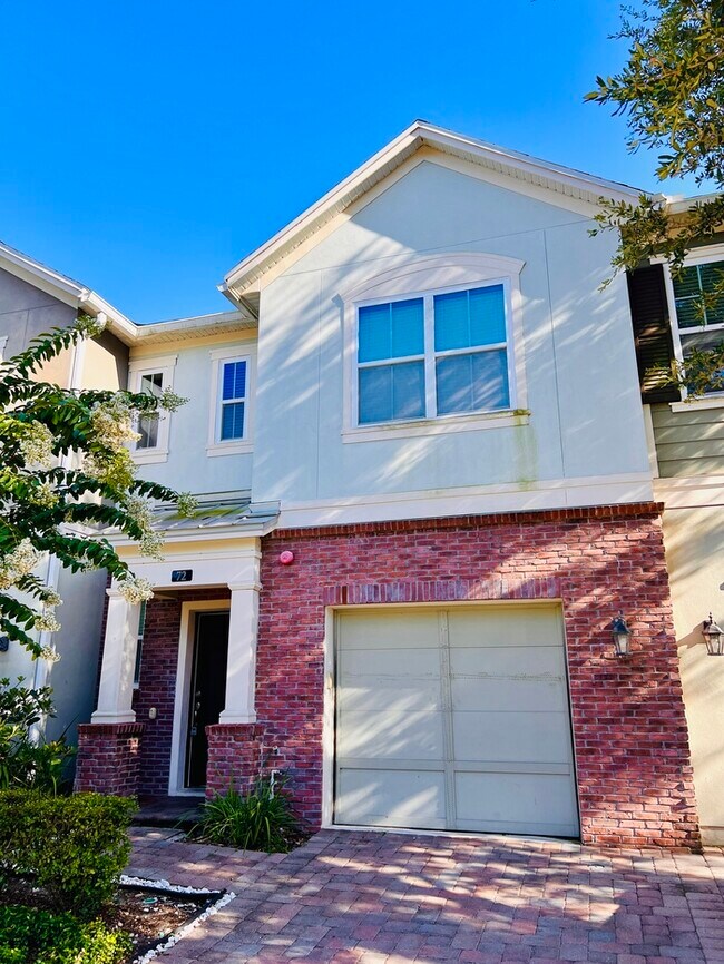 Foto del edificio - Gorgeous 3 bedroom, 2½ bath, 2 STORY townhome