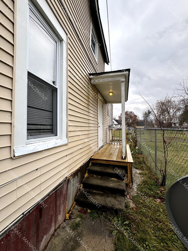 Foto del edificio - 1822 Lapeer Ave