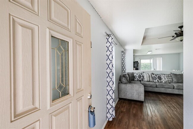 Building Photo - 16530 Peyton Ridge Cir