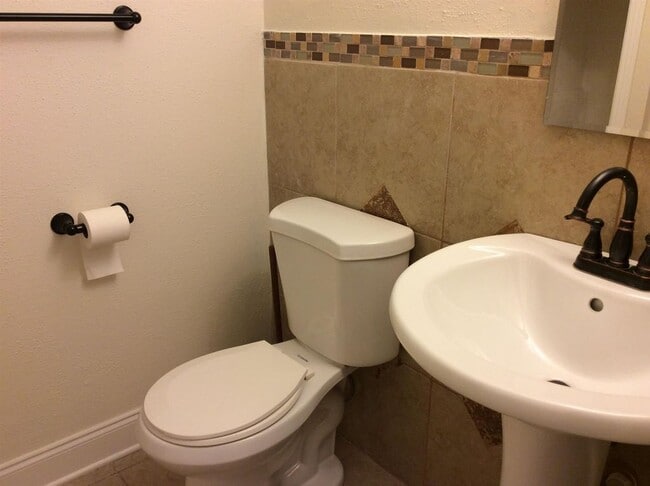 Foto del edificio - 564 Briarwood Dr