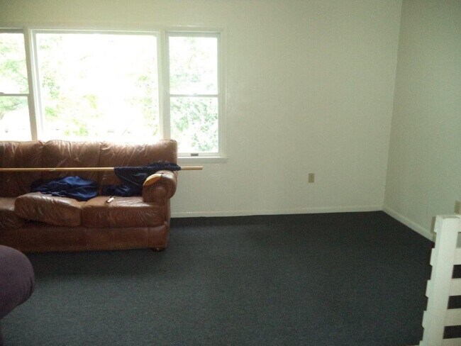 Foto del edificio - 4 Bedroom, 1.5 Bathroom House -- Available...
