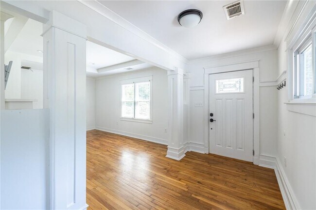 Foto del edificio - 577 Glenwood Pl SE