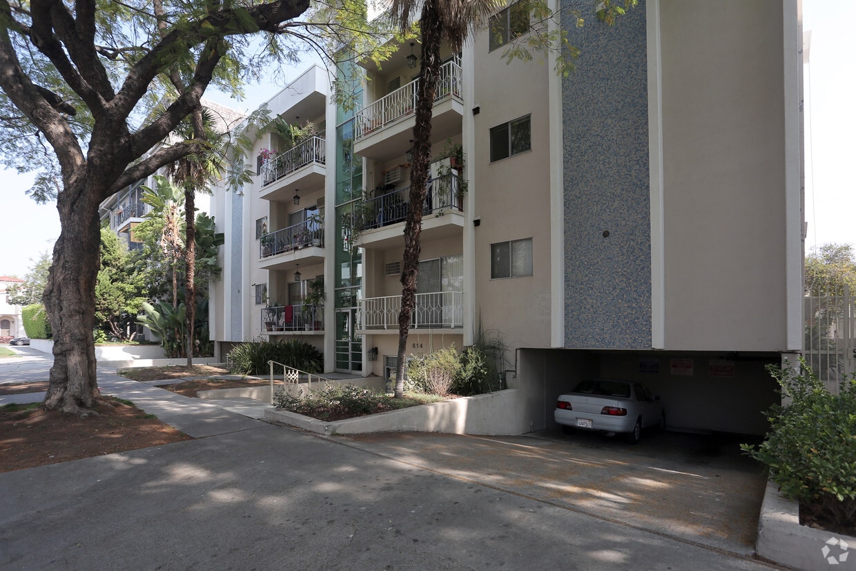 Building Photo - 814 S Wooster St