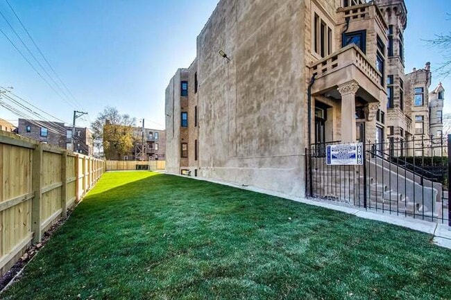 Building Photo - 443 E 45th Pl