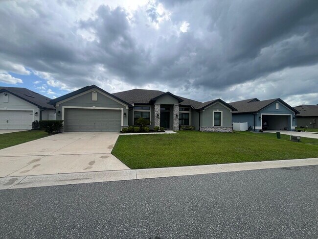 Foto del edificio - "Spacious 4-Bedroom Home in Mulberry's Heritage Park - 2 Full Baths & 2,211 Sq. Ft. of Comfort!"