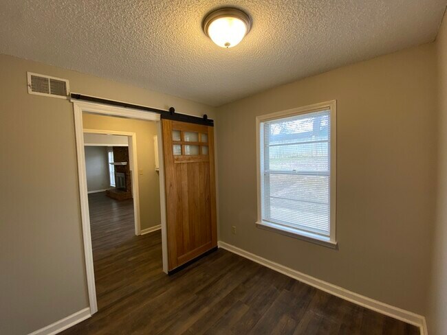 Building Photo - 4450 Northwood Hills Dr