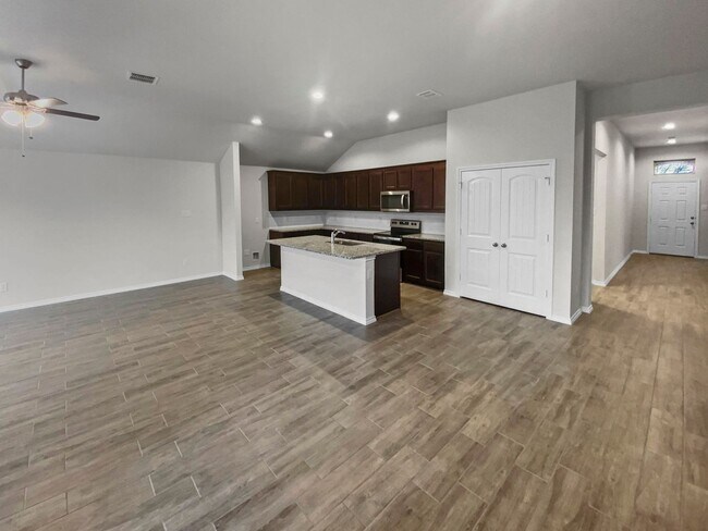 Building Photo - Stylish New Build with Luxury Finishes – M...