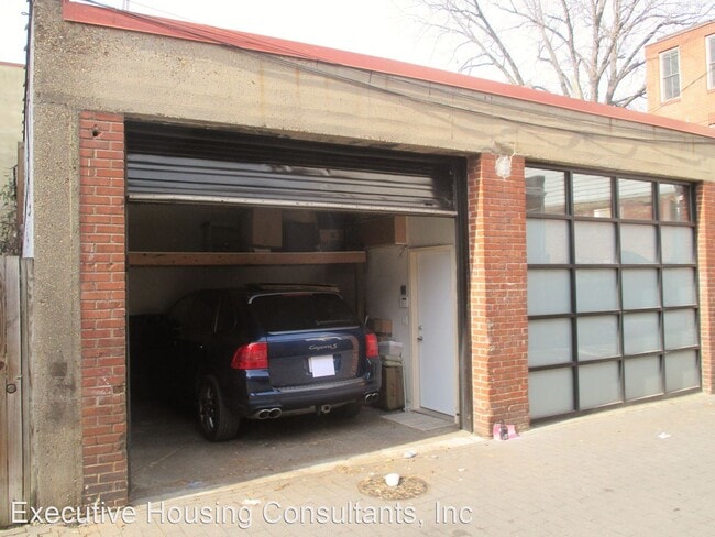 Foto del edificio - 2 br, 2 bath House - 1413 R Swann St, NW