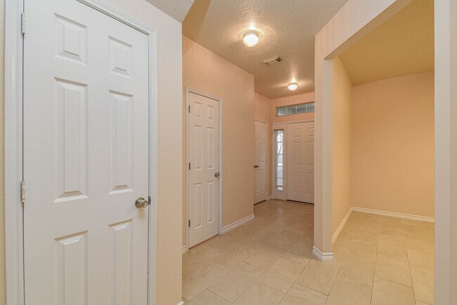 Foto del edificio - 29704 Sullivan Oaks Dr